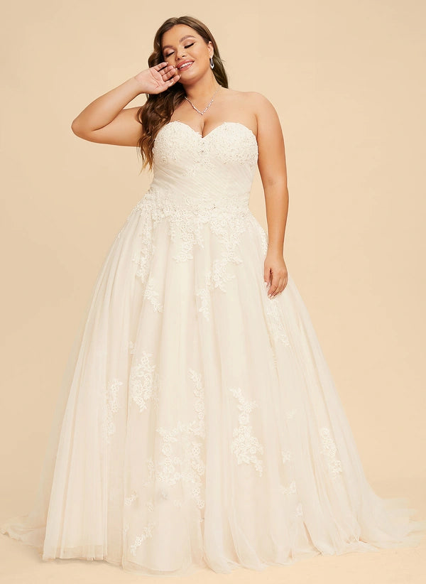 Ball-Gown/Princess Sweetheart Court Train Lace Tulle Wedding Dress With Beading Ruffle